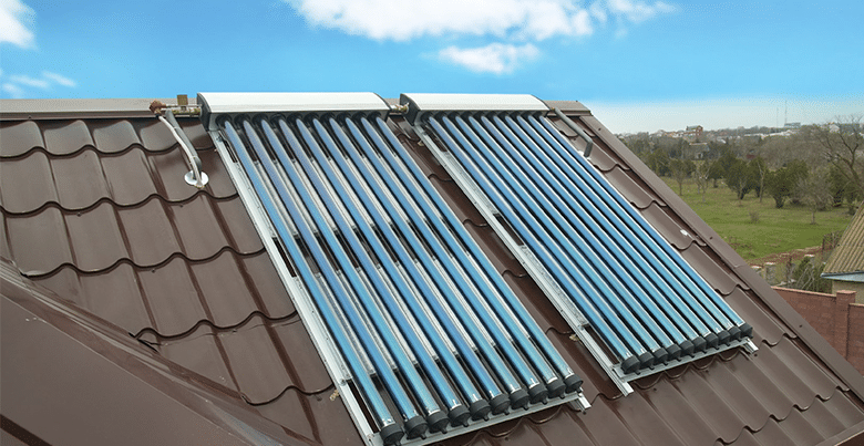 Chauffe-eau solaire sur toit