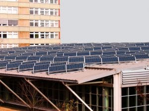 panneaux-solaire-sur-toit-plat-2